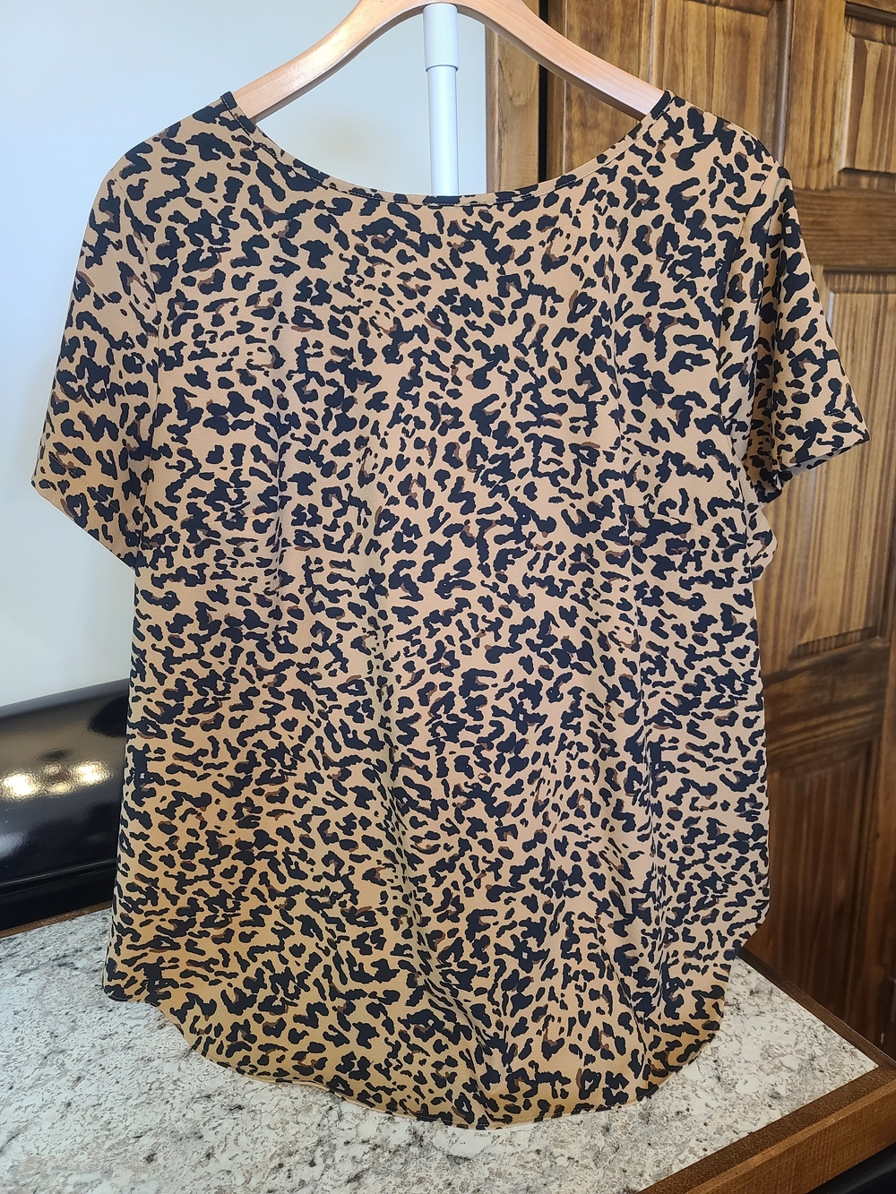 Ava & Viv Black Leopard Print Short Sleeve Top on Tan
